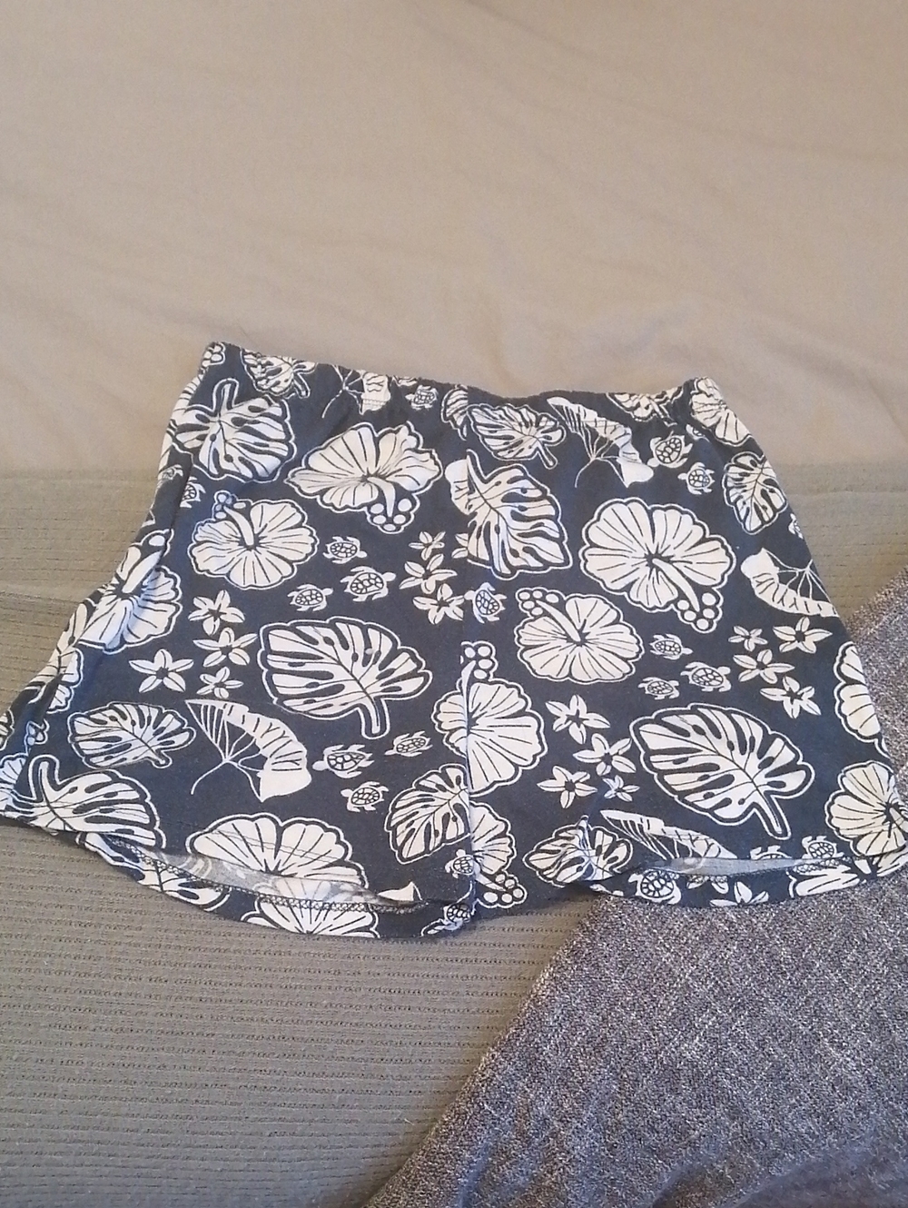 Tag Navy and White Floral Short